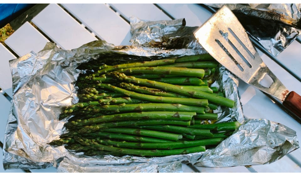 How to Prepare Asparagus on the Grill in Foil